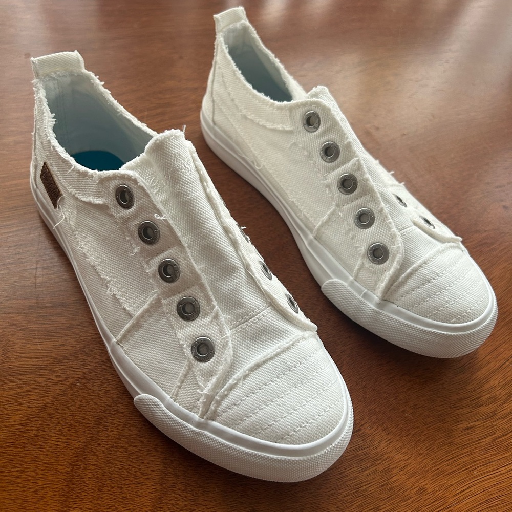 Blowfish Malibu Play Slip On Sneaker White Canvas Size 8 wide